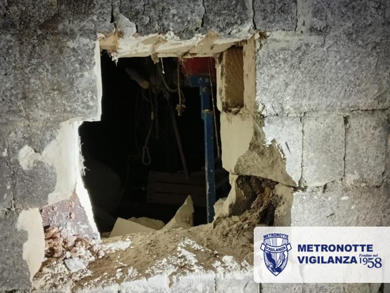 CASTELLANETA (TA): Intervento immediato delle pattuglie, FURTO SVENTATO