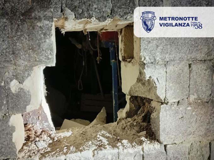 CASTELLANETA (TA): Intervento immediato delle pattuglie, FURTO SVENTATO