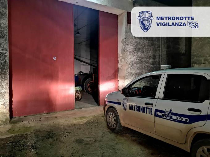 sabotano l'allarme il furto viene sventato dalla vigilanza metronotte a poggiorsini bari